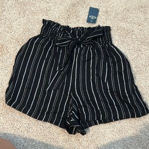 NWT Hollister Ultra High-Rise Paperbag Shorts